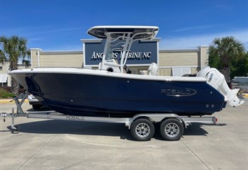 2025 Robalo R232 Explorer Biscayne Blue Boat